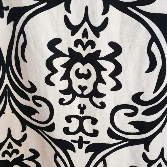 Gaharu Beige & Black Ornate Print Top - Size Large - Picture 3 of 4